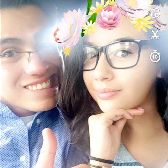 Meet your Posher, Denisse - Picture 2 of 5